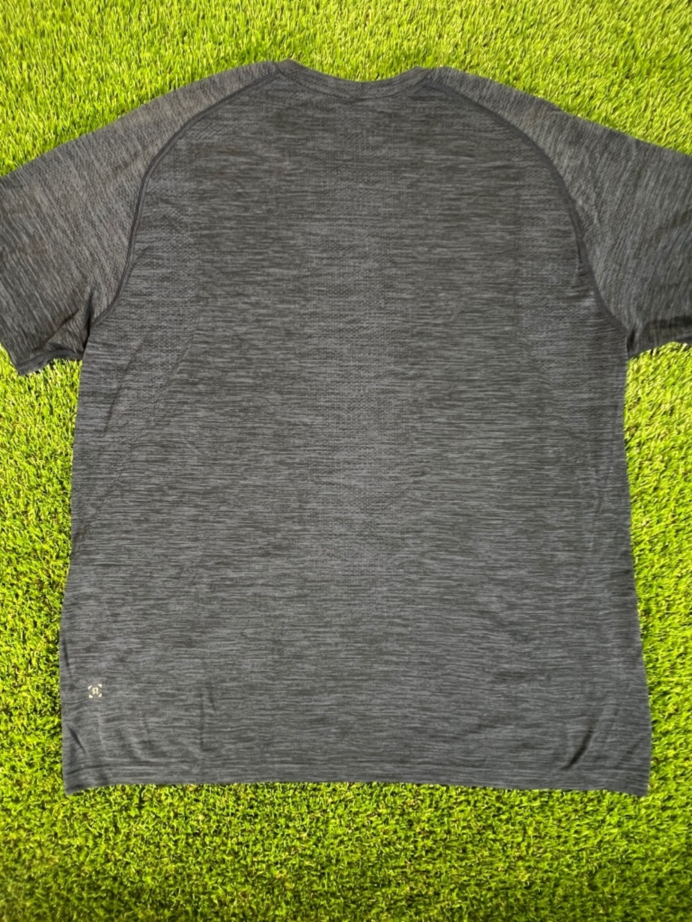 Lululemon Men’s XXL Metal Vent Tech Performance Stretch Shirt Gym Grey Navy Blue